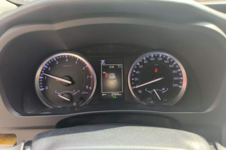 Used Toyota Highlander 2018 2.0T Four-Wheel Drive Luxury Edition 7 Seats China V Emission Standard