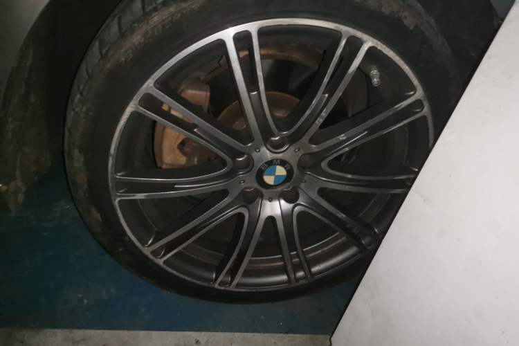 Used BMW 5 Series 2014 525Li Leading Model Right Front Wheel Hub
