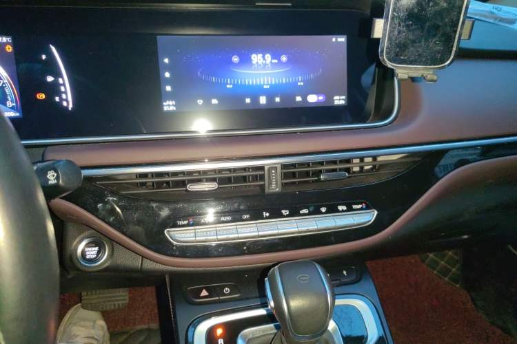 Used GAC Trumpchi M6 2021 PRO 270T Automatic Luxury Edition Audio And AC Panel