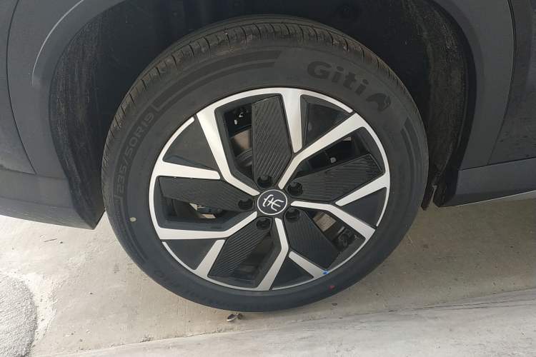 Used BYD Song L DM-i 2026 Model 200KM Superior Version Right Rear Wheel Hub