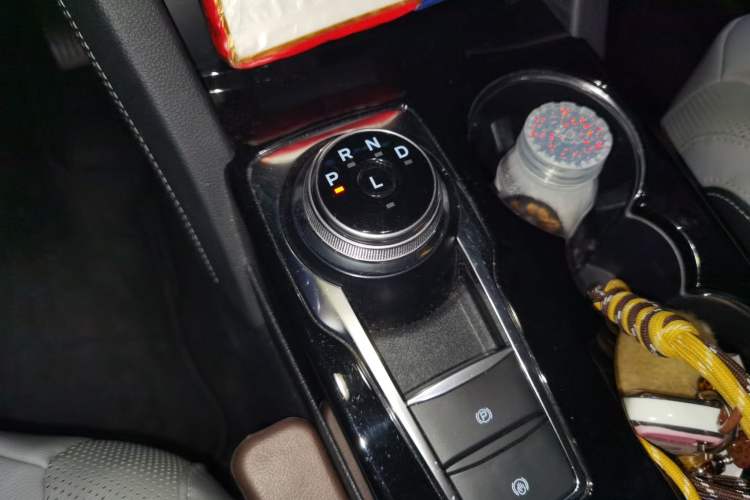 Used Ford Escape 2020 EcoBoost 245 Two-Wheel Drive Smart & Enjoyment Model
