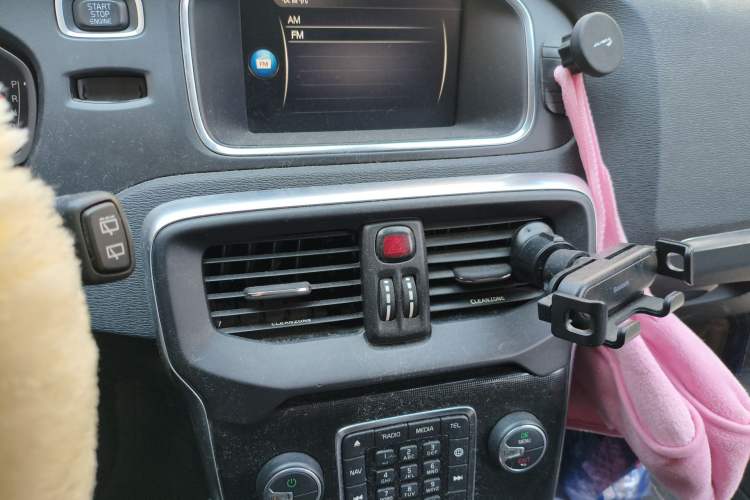 Used Volvo V40 2017 T3 Zhiyi Edition Audio And AC Panel