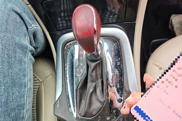 Used Buick Regal 2014 2.0L Leading Fashion Edition Gear Lever