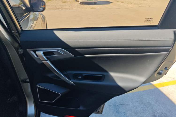 Used Geely Auto Emgrand X7 Sport 2016 2.0L Manual Smart Connect Version