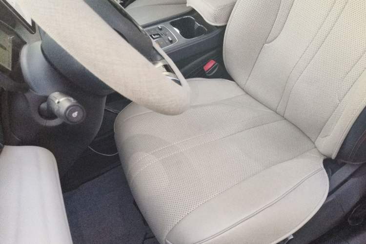 Used BYD Yuan PLUS 2022 510 km Flagship Version Left Front Seat