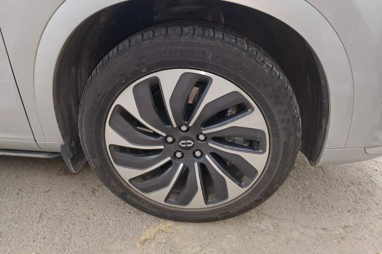 Used Hima AITO M7 2024 1.5T Intelligent Driving 4WD Max Edition 5 Seats Right Front Wheel Hub