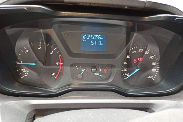 Used Ford Transit 2017 2.0T Diesel Multi-Purpose Commercial Vehicle Short Wheelbase Low Roof China IV Standard