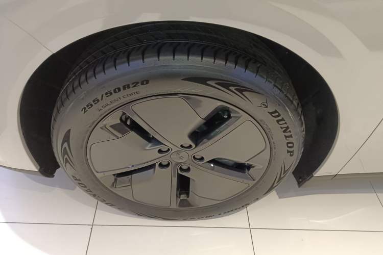 Used Li Auto i6 2025 Model Two-Wheel-Drive Standard Type Left Front Wheel Hub