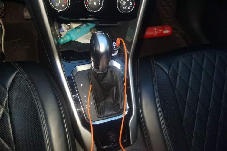 Used Volkswagen T-ROC 2018 280TSI DSG Two-Wheel Drive Advanced Version China V Emission Standard Gear Lever