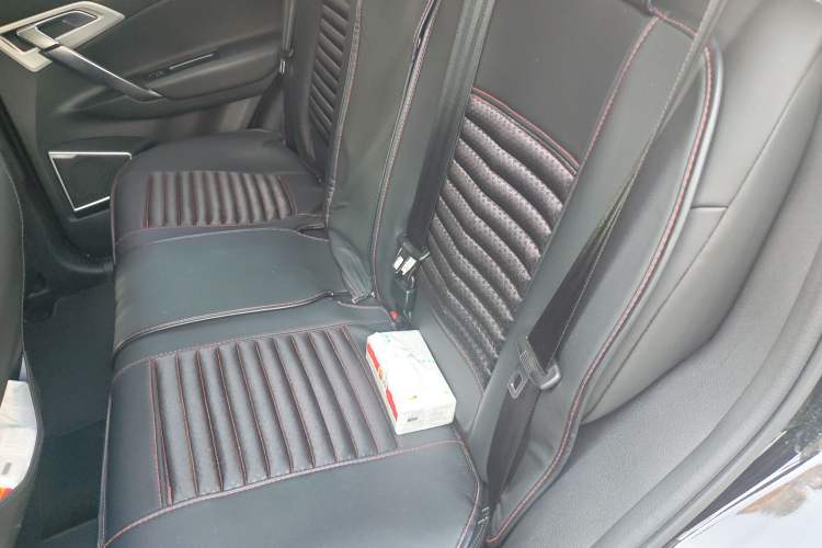 Used Geely Auto Emgrand X7 Sport 2018 1.8TD Automatic Two-Wheel Drive Smart Connect 4G Internet Edition
