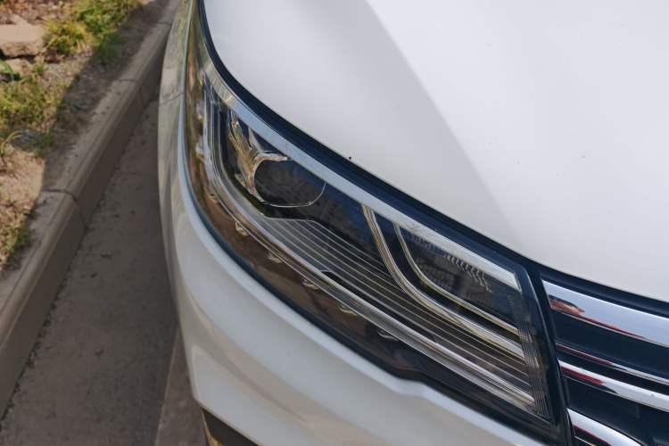 Used Roewe RX3 2020 1.6L CVT 4G Connected Ultra-Cool Flagship Edition Right Front Headlight