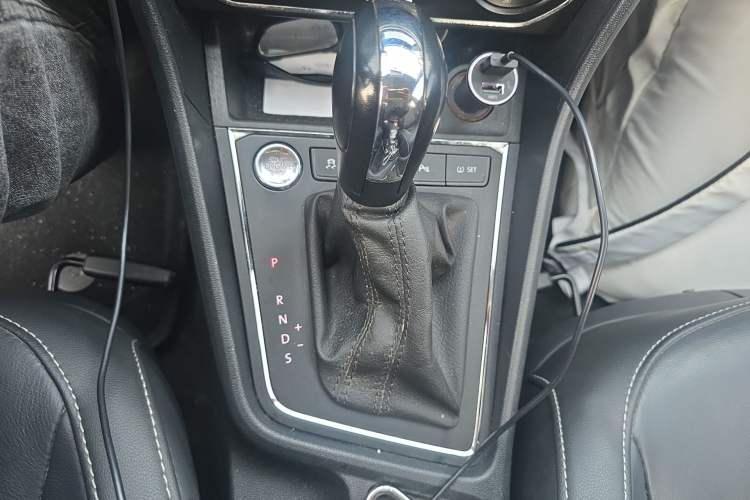 Used Volkswagen Lavida 2017 1.6L Automatic Comfort Edition Gear Lever