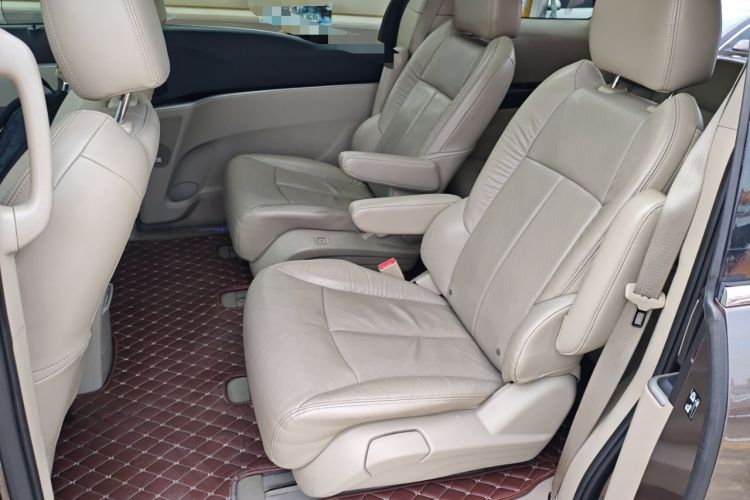 Used Buick GL8 2014 3.0L XT Luxury Business Flagship Edition Left Rear Seat