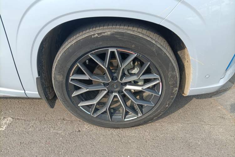 Used CHANGAN OSHAN Z6 New Energy 2022 Blue Whale iDD 150KM Flagship PLUS Smart Parking Edition Right Front Wheel Hub