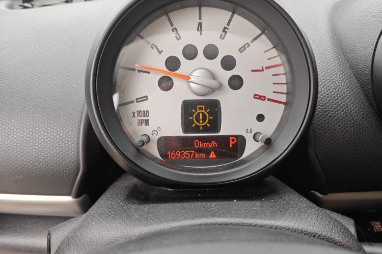 Used MINI Countryman 2011 1.6L ONE Odometer Close Up