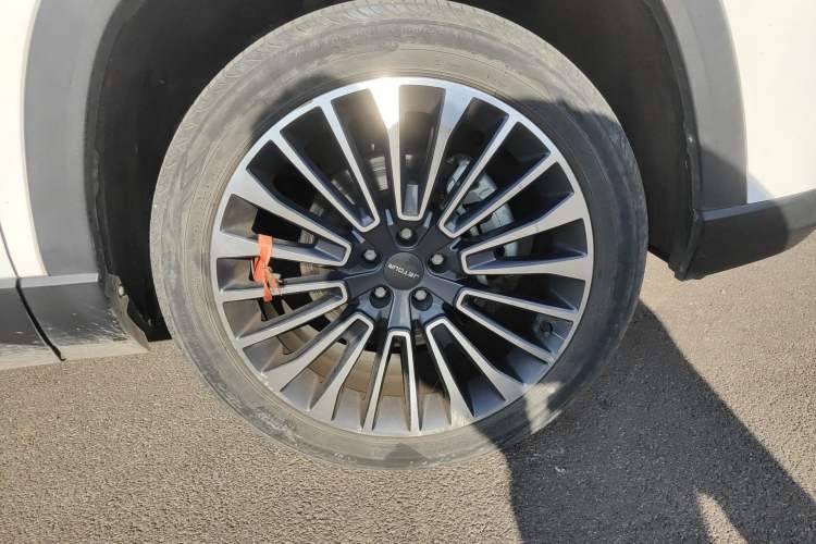 Used JETOUR X90 2022 Zilong 2.0T DCT Changsheng Edition 7-Seater Right Front Wheel Hub