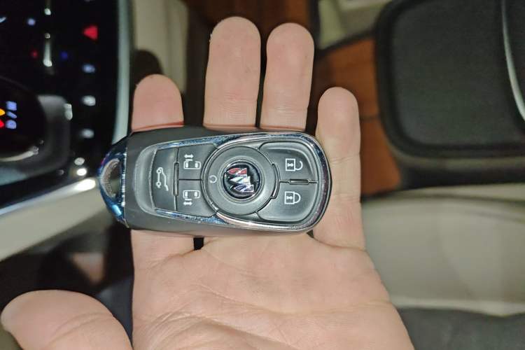 Used Buick GL8 2023 ES Lu Zun Luxury Model Vehicle Key