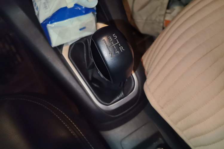 Used Peugeot 301 2014 1.6L Manual Comfort Edition Gear Lever