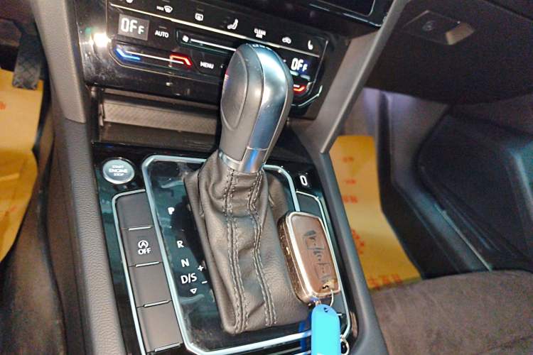 Used Volkswagen Magotan 2021 330TSI DSG 30th Anniversary Edition Gear Lever