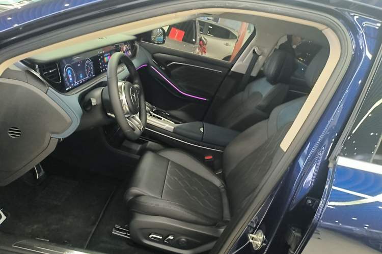 Used VOYAH FREE 2021 Four-Wheel Drive Standard Range-Extended Exclusive Luxury Package
