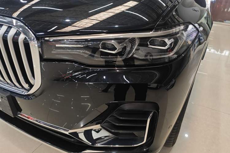 Used BMW X7 2021 xDrive40i Luxury Package with Leading Features
