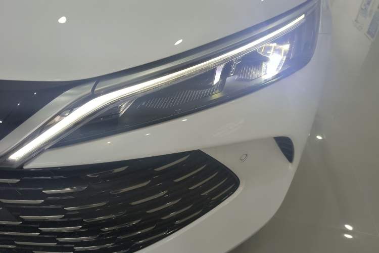 Used BYD Qin L 2025 DM-i Smart Drive 120KM Superior Model
