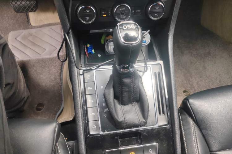 Used Skoda Superb 2018 TSI330 DSG Luxury Edition China V Standard Gear Lever