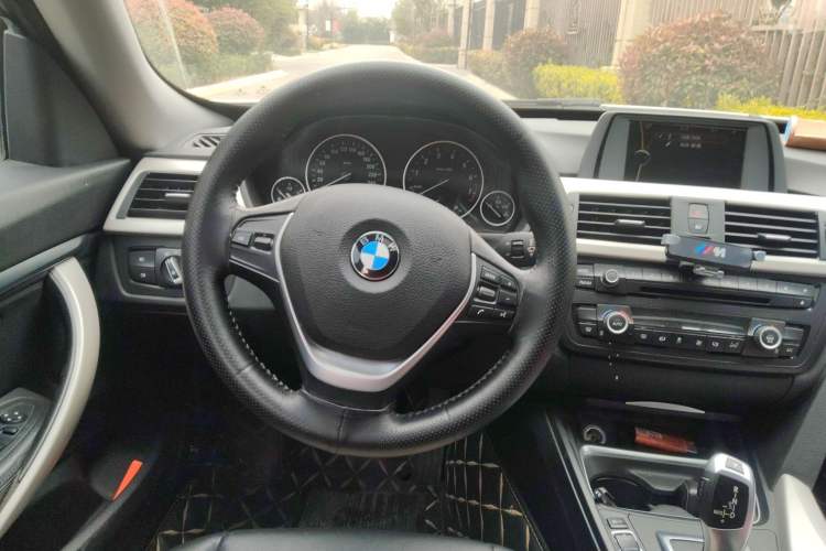 Used BMW 3 Series GT 2014 320i Leading Model
