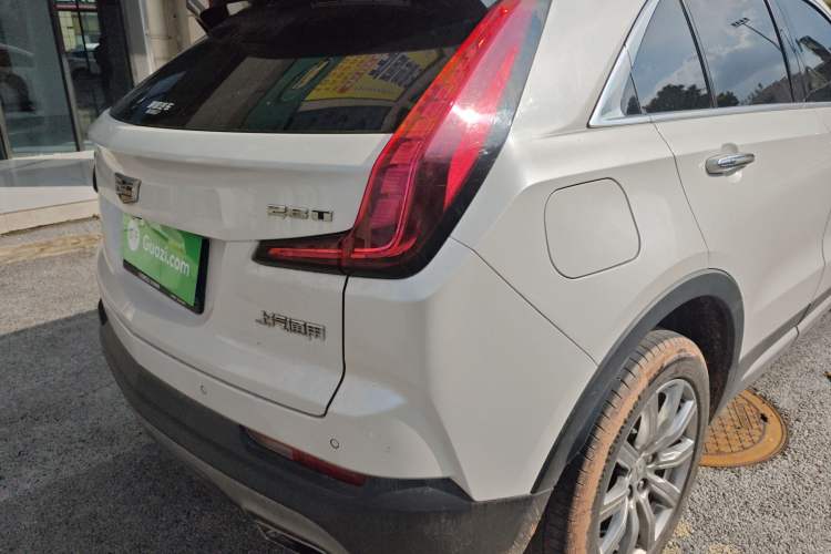 Used Cadillac XT4 2020 28T Two-Wheel-Drive Leading Version Right Rear Taillight