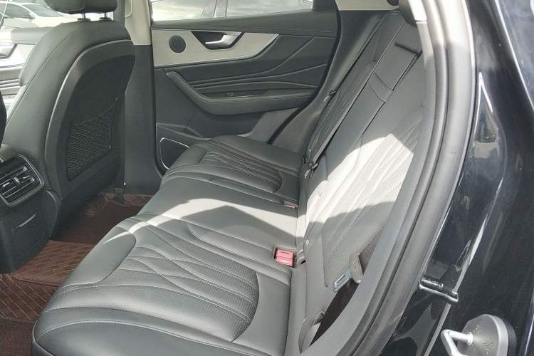 Used Hongqi HS5 2025 2.0T Two-Wheel Drive Flagship Pro Edition Left Rear Seat