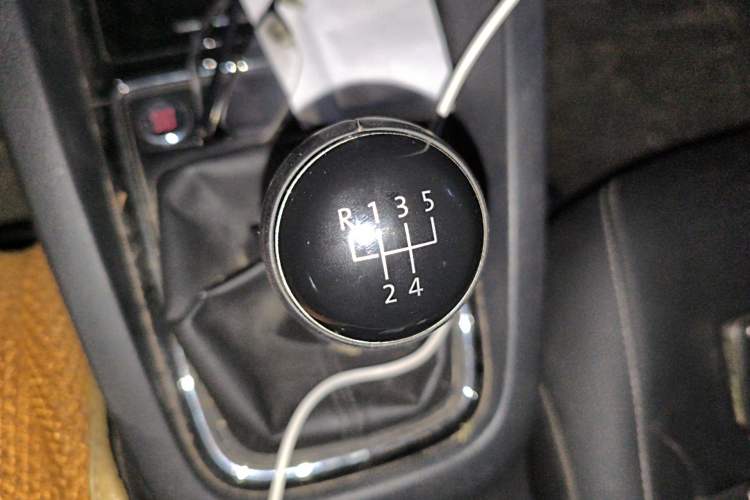 Used Volkswagen Sagitar 2018 1.6L Manual Comfort Model Gear Lever