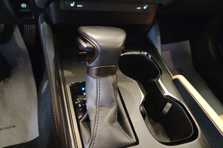 Used Lexus ES 2022 300h Excellence Edition