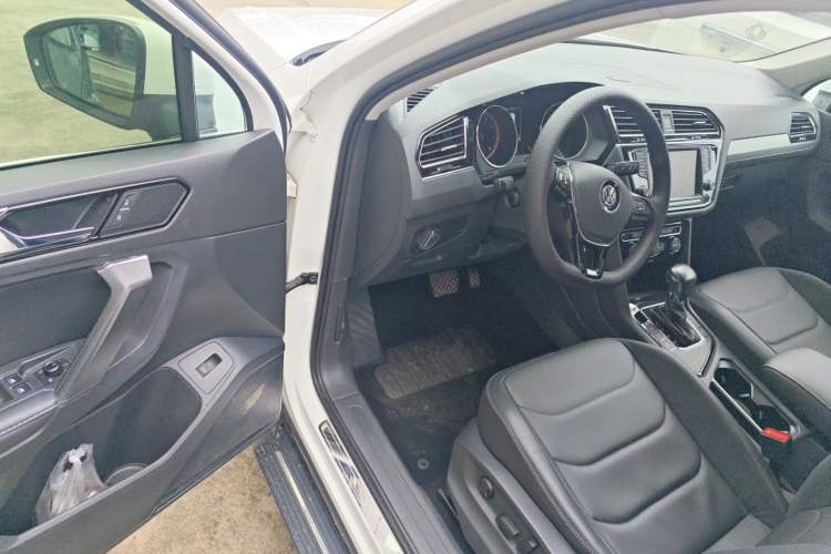 Used Volkswagen Tiguan L 2018 380TSI Automatic All-Wheel Drive Luxury Edition Driver Seat