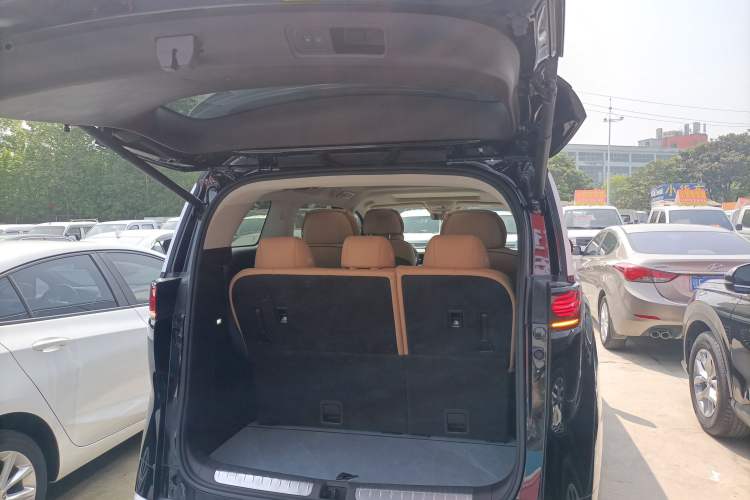 Used Denza D9 2024 DM-i 980 Four-Wheel Drive Prestige Model Trunk