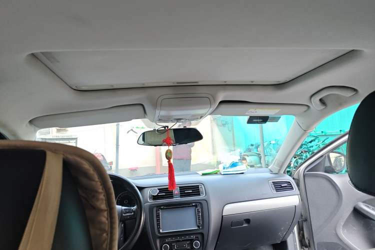 Used Volkswagen Sagitar 2014 Revised Version 1.4TSI Automatic Luxury Edition Headliner