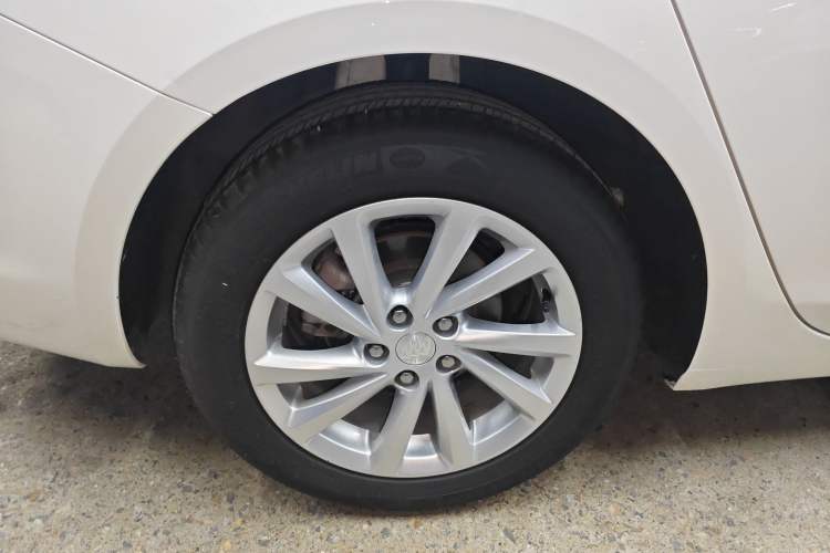 Used Buick Verano 2017 Sedan 15S Automatic Leading Model Right Rear Wheel Hub