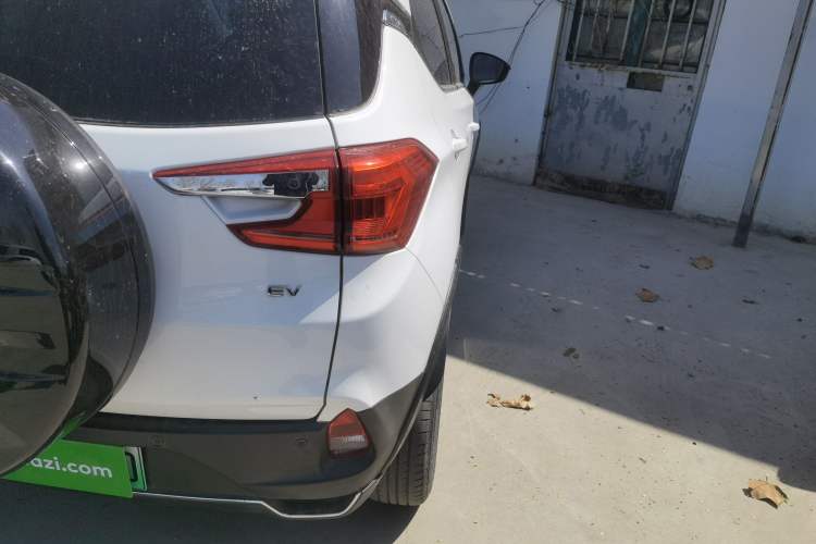 Used BYD Yuan New Energy 2019 EV535 Smart Connect Trendsetting Model Right Rear Taillight
