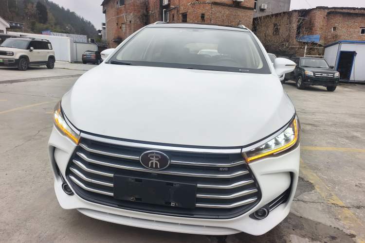 Used BYD Song MAX 2018 1.5T Automatic Smart Connect Elite Model with 6 Seats
