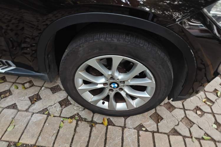 Used BMW X5 2013 xDrive35i Leading Model Right Front Wheel Hub