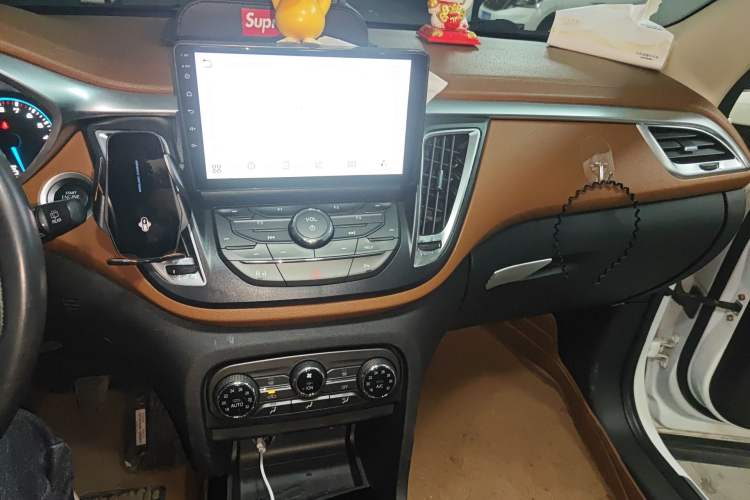 Used Soueast DX7 2015 1.5T Manual Luxury Model
