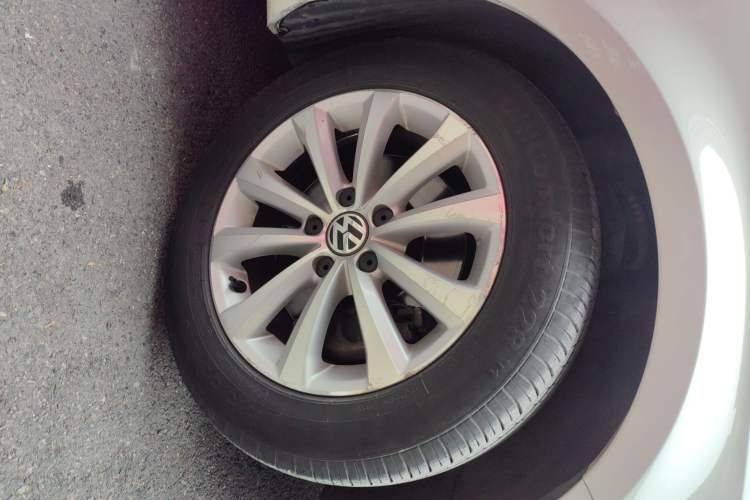 Used Volkswagen Magotan 2015 1.8TSI Advanced Model Right Front Wheel Hub