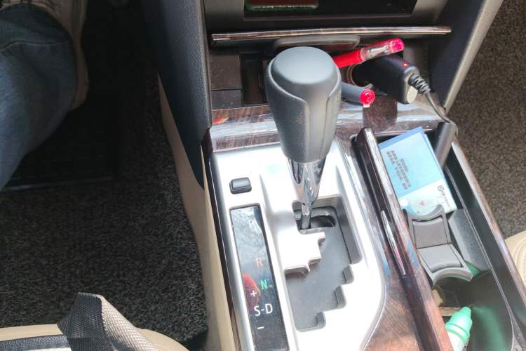 Used Toyota Camry 2015 2.0E Elite Edition Gear Lever