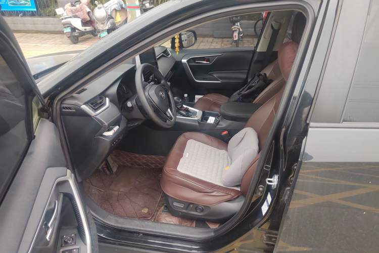 Used Toyota RAV4 2020 2.0L CVT 4x4 Trend Edition Left Front Seat