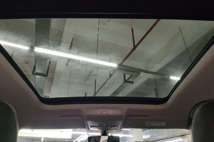 Used Volkswagen Tiguan L 2025 Model Outstanding Version 330TSI Automatic Two-Wheel Drive R-Line Longyao Edition
