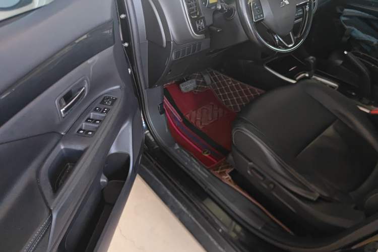 Used Mitsubishi Outlander 2017 2.0L Two-Wheel Drive Glory Edition 5 Seats
