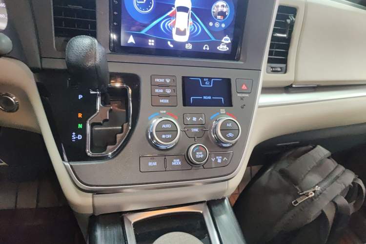 Used Toyota Sienna (Parallel Import) 2019 3.5L Two-Wheel Drive LE Trim 7 Seats U.S. Specification