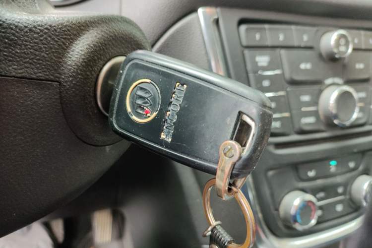 Used Buick Encore 2015 1.4T Automatic Two-Wheel Drive Urban Elite Version
