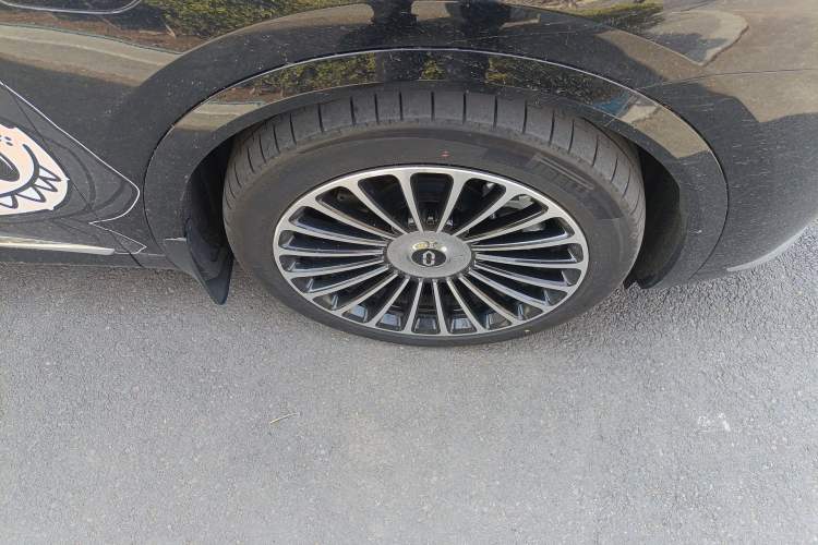 Used Hima AITO M8 2025 Extended-Range Max+ Version 53.4 kWh 6-Seater Edition Right Front Wheel Hub