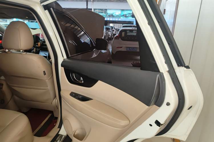 Used Nissan X-Trail 2014 2.5L CVT Luxury Edition 4WD