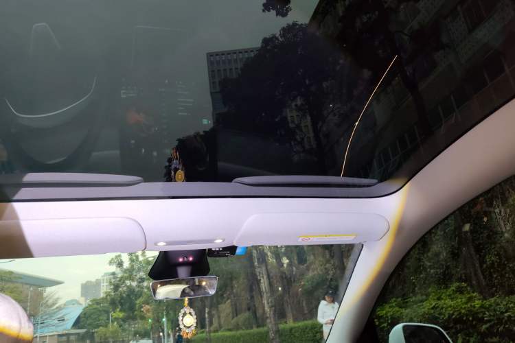 Used Tesla Model Y 2025 Rear-Wheel-Drive Version
